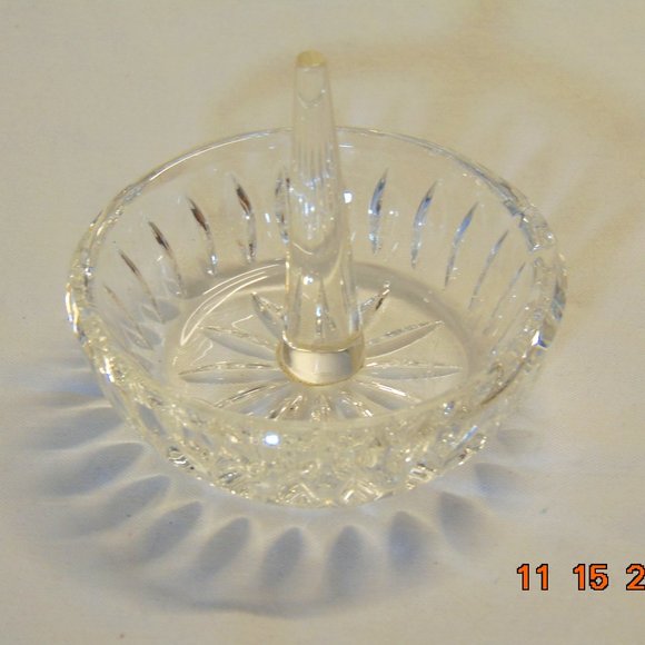 Retro 1980s Crystal Ring Holder